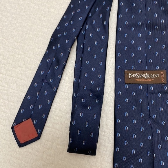 Yves Saint Laurent 100% Silk Classic Navy Tie—Great Looking!! Excellent Cond. - Picture 3 of 9